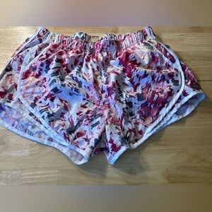 4/$25 Calvin Klein activewear shorts in size Large. In EUC. Great for exercising